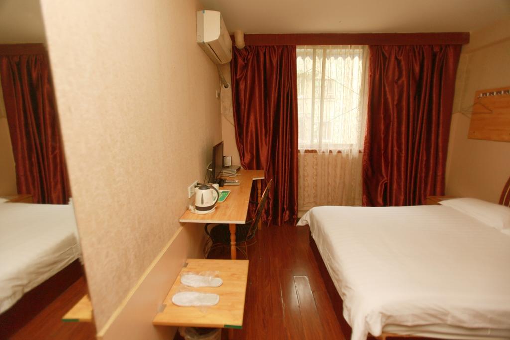 Zhengfu Caotang Decent Inn Chengdu Room photo